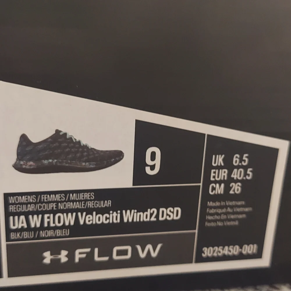 Women's Size 9 Under Armour Black and Blue Running Shoes Bluetooth Connection - Picture 7 of 7